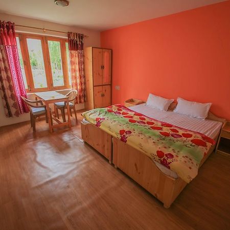 Tsetan Guest House Leh Exterior photo