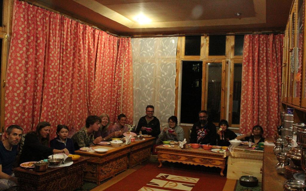 Tsetan Guest House Leh Exterior photo