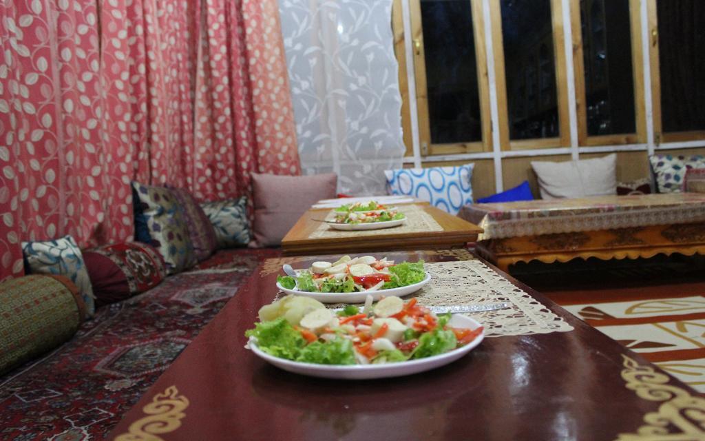 Tsetan Guest House Leh Exterior photo